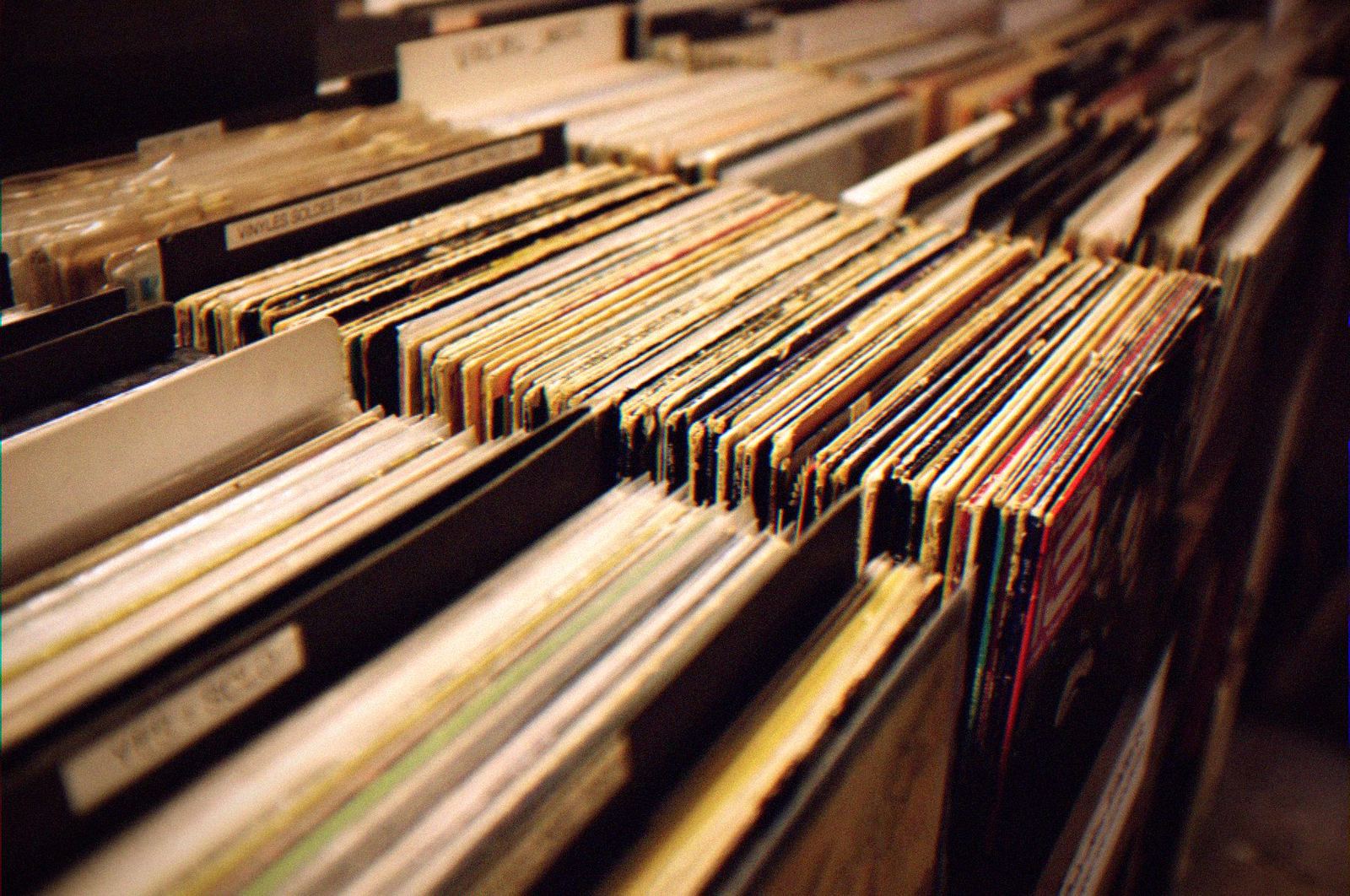 EL BAR DE VINILOS QUE REEMPLAZÓ AL CLUB. LOOPEAR CDMX