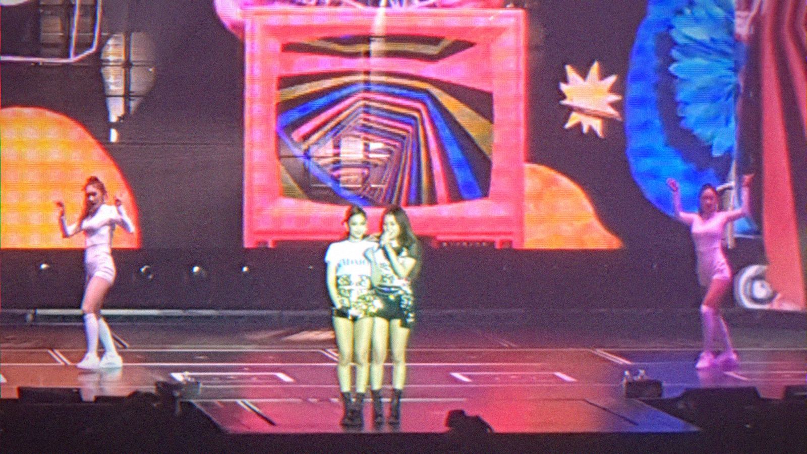 LA SUPERSTAR DE JENNIE SE SACÓ LOS CORDONES Y LA PUNTA DE CONCHA. DROPEAR Global